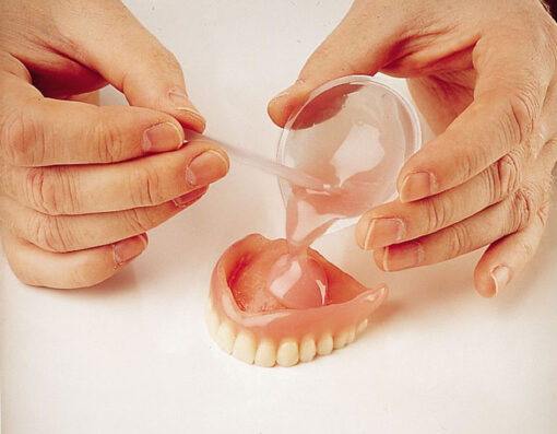 Haftmittel für Zahnprothesen und "dritte Zähne"